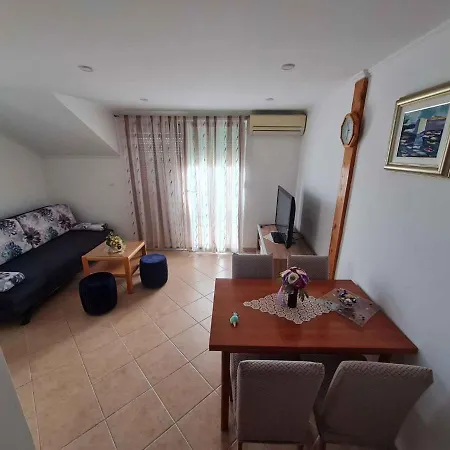 Apartmán In 43518 *